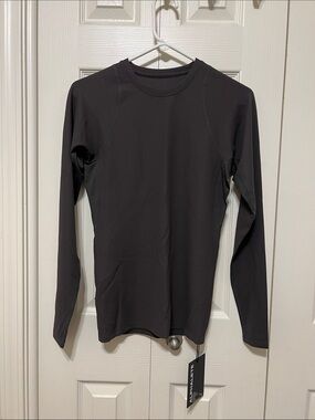 Dark brown athletic  Crewneck Long Sleeve Top. Size M. Unisex
